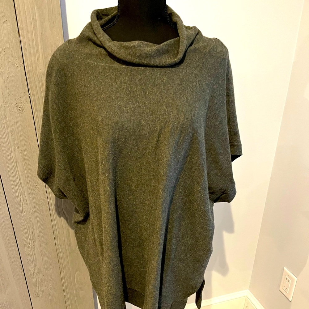 Nice turtleneck sweater/poncho